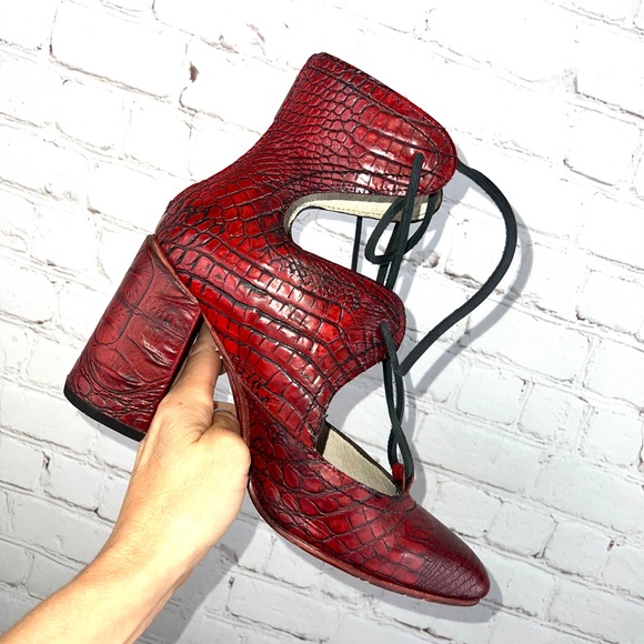 🚫🚫SOLD!🚫|•FREEBIRD🦅BY STEVEN•| GORGEOUS Joyce Red Croco Lace Up Ankle Bootie - Picture 8 of 16